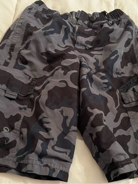 Boys A.P.C. Size small Black & Gray Camouflage Cargo Shorts summer